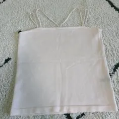 クリーム色 ストラップ付きキャミソール