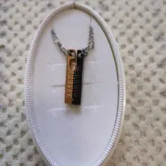 金色と黒色のバータイプネックレス ペア　箱無し