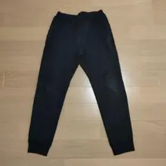 ユニクロ　キッズ　黒い長ズボン ジッパーポケット付き