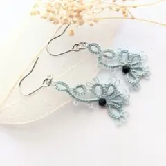 タティングレースのピアス（小花・ブルー）