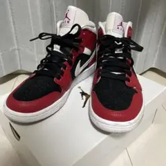 AIR JORDAN 1 MIDのサムネイル