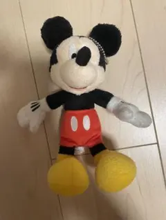 ディズニー ミッキー バッジキーホルダー