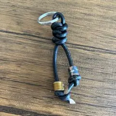 手作り 黒いレザーキーリング