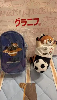 希少】umbro イカク チャームと非売品ポーチ - メルカリ
