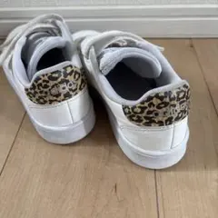 adidas ホワイト ベルト付きスニーカー ヒョウ柄　21センチ