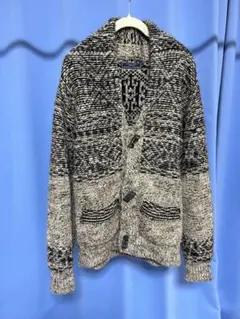 黒とベージュのニットカーディガン