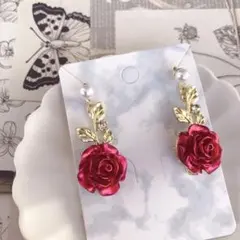 【専用ページ】赤いバラ薔薇パールのピアス·イヤリング～フラワー ゴールド レッド
