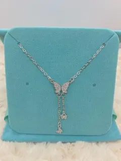 蝶のシルバーネックレス