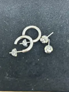 ホワイトゴールドフープピアスとスタッドピアスセット