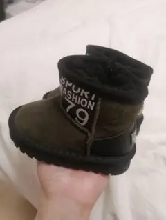 新品オリーブグリーン キッズブーツ 冬物