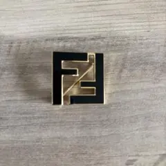 Fendi ノベルティ ブローチ FFロゴ ブラック - メルカリ