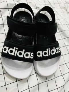 adidas ストラップサンダル ブラック/ホワイト
