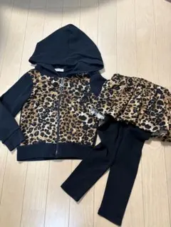 【美品】ヒョウ柄フード付きパーカーとレギンスセットアップ　110