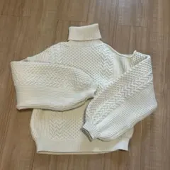 MURUA ホワイト ケーブルニット オープンショルダータートルネックセーター