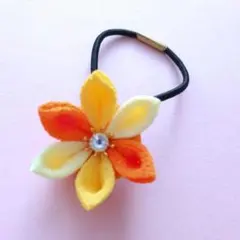 【45】水仙のヘアゴム②　つまみ細工のヘアゴム