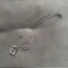 蝶モチーフ シルバー調 四角ネックレス