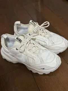 極美品】NIKE TC7900 24cm セイルホワイト スニーカー - メルカリ
