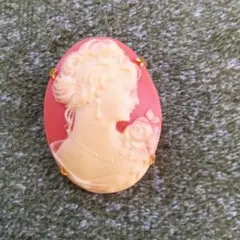カメオ風軽量ブローチ　ヴィンテージ　レトロ感