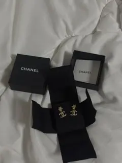 CHANEL ゴールドロゴピアス クリスタル付き