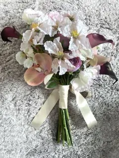 ウェディングブーケ ブーケトニア付き