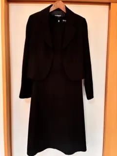 ブラックワンピーススーツ（ジャケット付き）