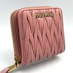 MIU MIU折り財布 マテラッセ 革 ラウンドファスナー ゴールド金具 ピンク