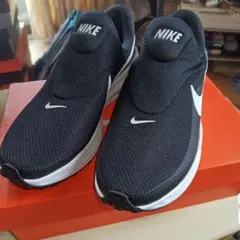 メンズ29㌢　NIKEレボリューション8イージーオン ブラック/ホワイト
