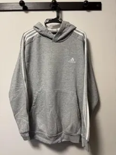 未使用 adidas グレー フード付きパーカー
