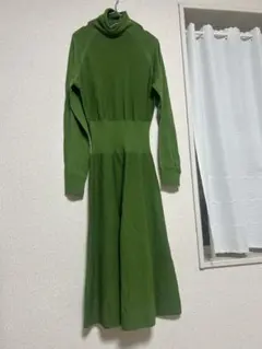 ユニクロ　グリーン ニットワンピース タートルネック