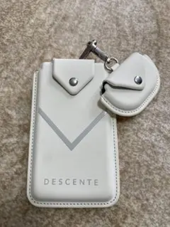 デサントゴルフ　小物入れ付き　シリコンスマートフォンケース