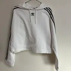 adidas スリーライン　クロップドパーカー