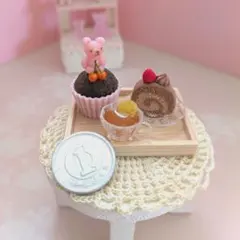 ピンクのキャンディくまちゃんとスイーツ