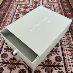 Van Cleef & Arpels ギフトボックス クリーニングキット - メルカリ