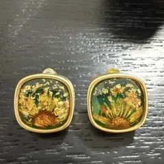 金箔と花デザインのスクエア型ピアス