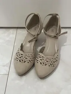 ベージュ カットアウトデザイン パンプス 7のサムネイル