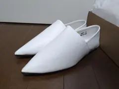 ホワイト ポインテッドトゥ パンプス