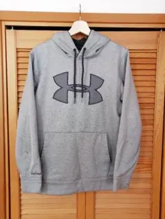 UNDER ARMOUR グレー フード付きパーカー MD