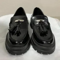 ZARA ブラックタッセルローファー