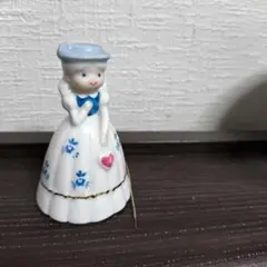 陶器製女性フィギュア 青い帽子