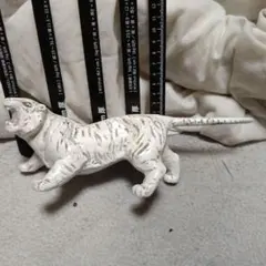 ホワイトタイガー 置物 よこ24 たて8.5