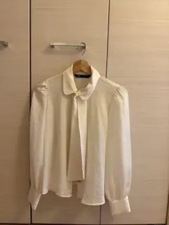 ZARA アイボリー リボン付き長袖シャツ