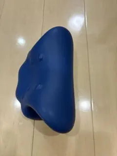 青い非対称デザイン枕