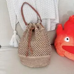ベージュメッシュ編み巾着かごバッグ