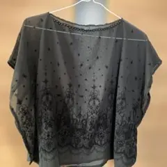 黒 シフォン フレンチ袖カットソー ビーズ装飾