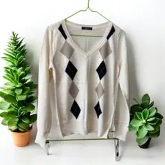【人気ブランド・コムサイズム】アイボリー ダイヤモンド柄 Vネックニット