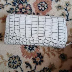 最終値下げ❣️ホワイト クロコダイル型押し 長財布