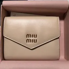 miumiu折り財布 ベージュのサムネイル