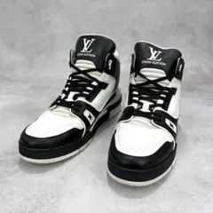Louis Vuitton ハイカット スニーカー トレイナーライン LVのサムネイル