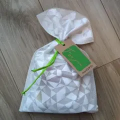 新品！　LEAF&BOTANICS リップ&ハンドクリーム・ボディシートセットのサムネイル
