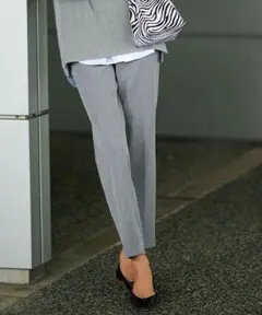 ★超美品★ 23区 TRストレッチギャバテーパードパンツ 36 撥水 パンツ ③